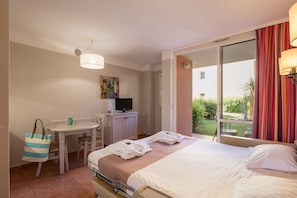 Studio, Terrasse (2 People) | Verdunkelungsvorhänge, kostenloses WLAN, Bettwäsche