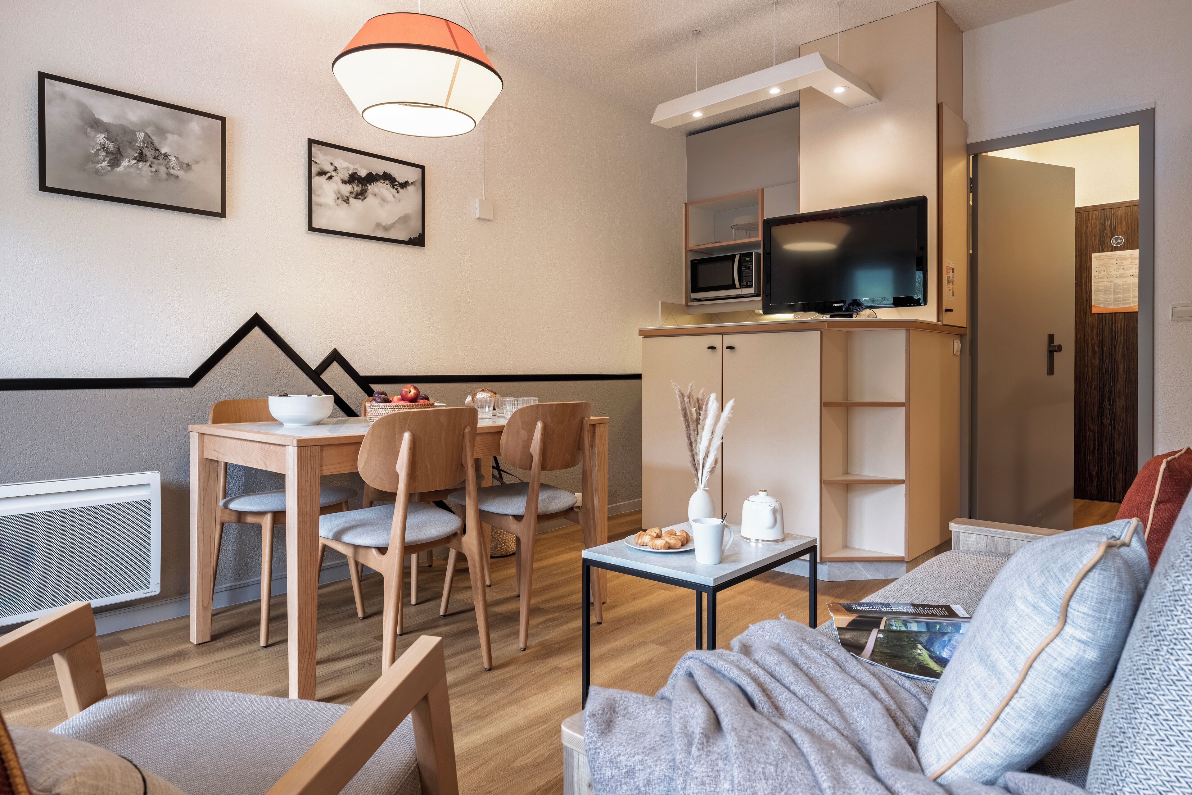 Studio 4 personnes - 1 coin nuit - Vue montagne - rénové | Área de estar | TV