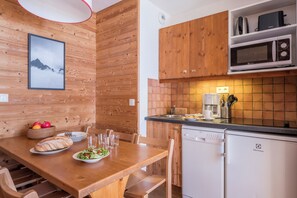 Appartement 6 personnes - 1 chambre + 1 coin nuit - Rénové | Private kitchen