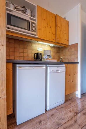 Studio 4 personnes - 1 coin nuit - Rénové | Private kitchen | Fridge, microwave, stovetop, dishwasher