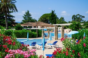 Seasonal outdoor pool, pool umbrellas, sun loungers
