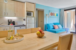 Apartment 6 people - 1 bedroom + 1 sleeping alcove - Terrace or balcony | Private kitchenette | Fridge, microwave, stovetop, dishwasher