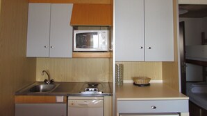 Superior Studio (Cabine) | Private kitchenette - Les Balcons du Soleil (Font-Romeu-Odeillo-Via)