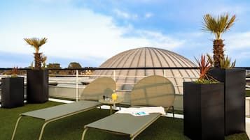 Bureau, rideaux occultants, chambres insonorisées