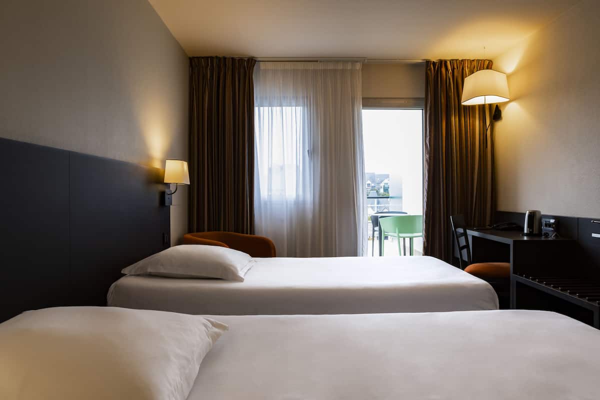 comfort twin room, 2 single beds | desk, blackout curtains, soundproofing, iron/ironing board