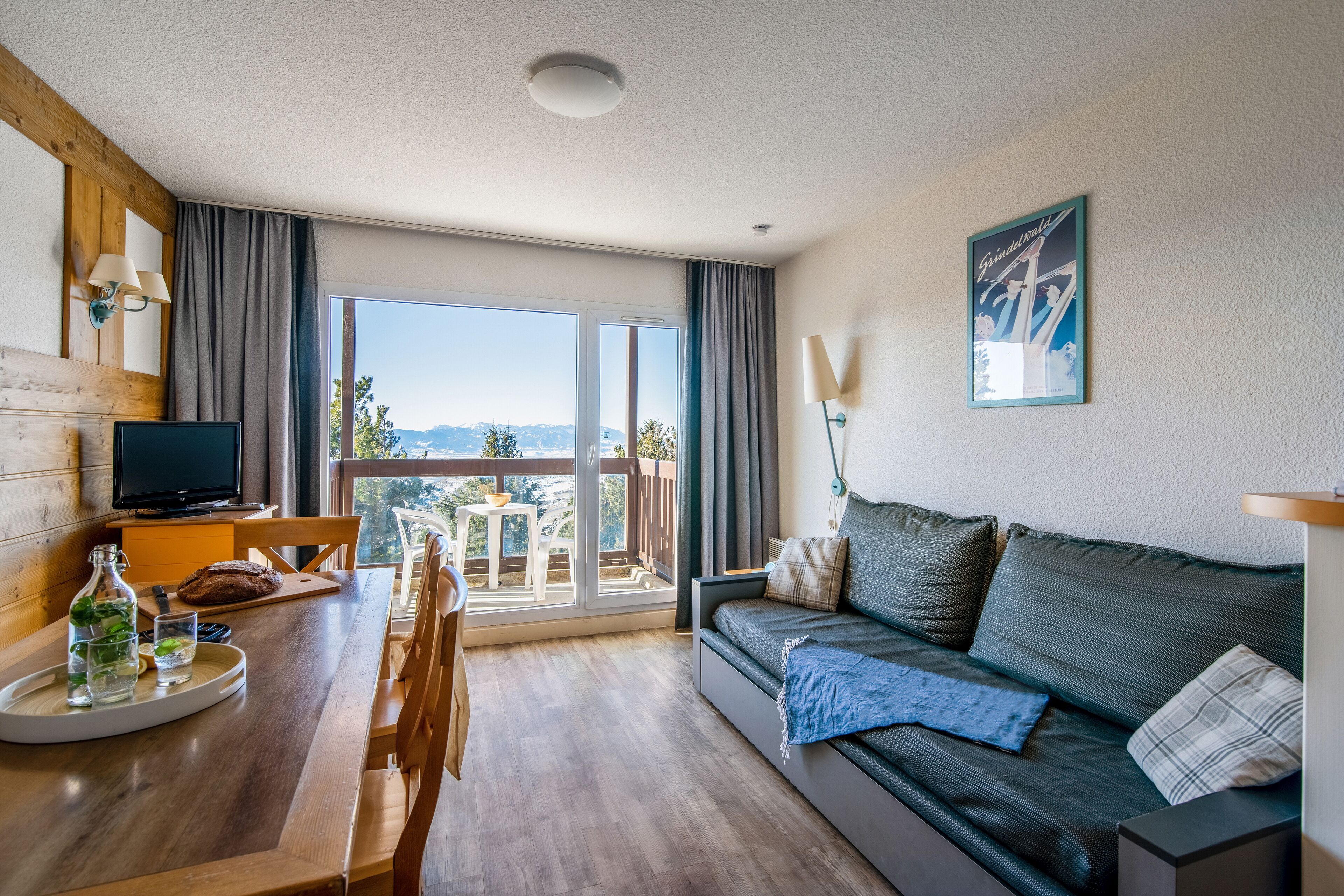 Standard-huoneisto, 1 makuuhuone | Oleskelualue | Televisio