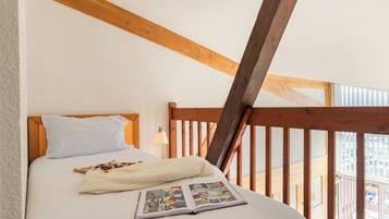 Apartment 7 people - 1 bedroom + 1 sleeping alcove + 1 mezzanine - Duplex | Iron/ironing board, cribs/infant beds, free WiFi, bed sheets