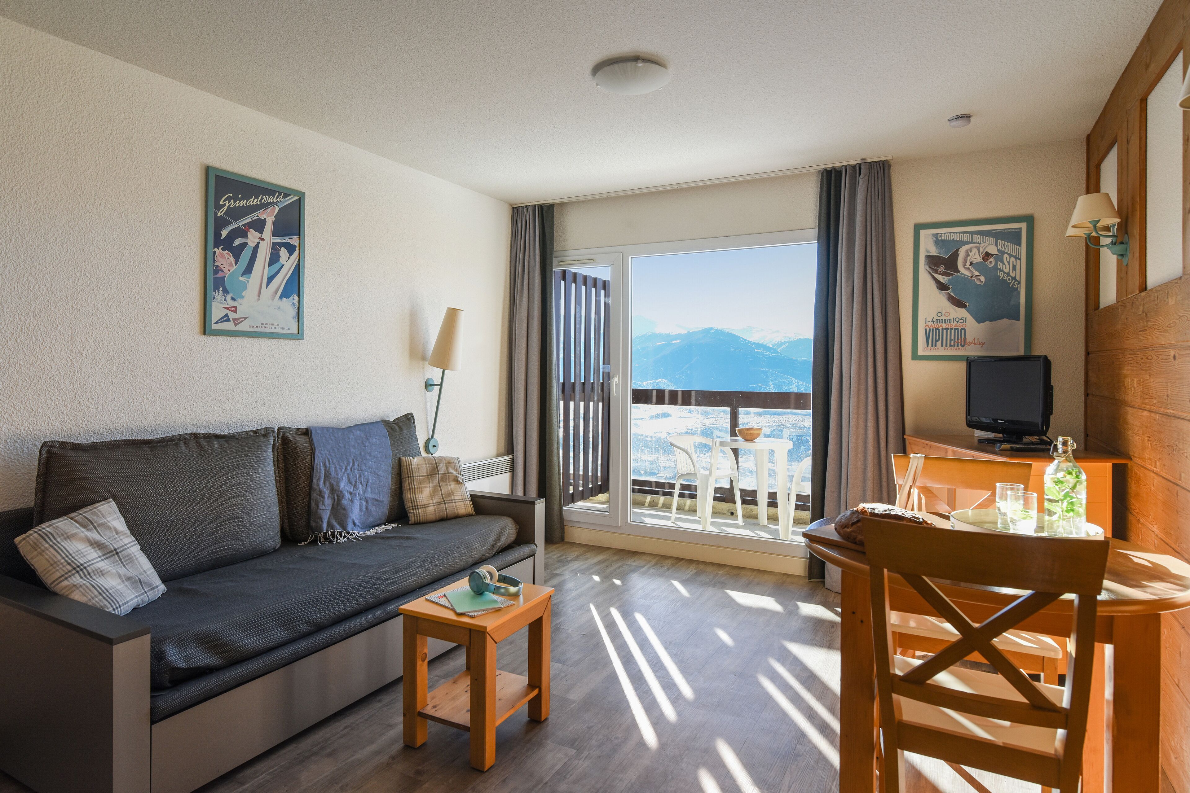 Standard-studio | Oleskelualue | Televisio