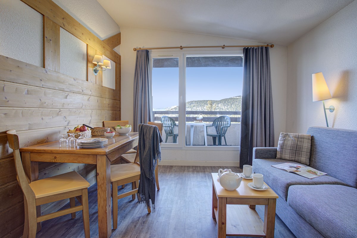 Estudio estándar | Área de sala de estar | Televisión