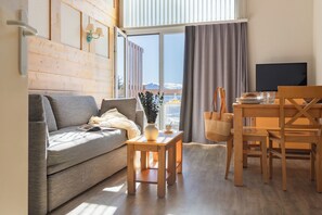 Apartment 7 people - 1 bedroom + 1 sleeping alcove + 1 mezzanine - Duplex | Living area - Résidence Pierre & Vacances Le Pédrou (Font-Romeu-Odeillo-Via)