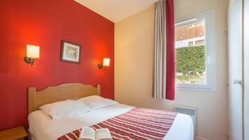 Apartment for 6 people -1 bedroom + 1 sleeping area - Balcony | Iron/ironing board, cribs/infant beds, free WiFi, bed sheets