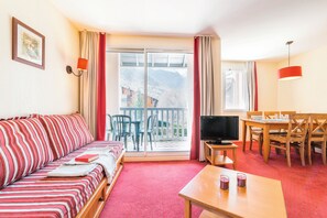 Apartment for 8 people - 3 bedrooms - Balcony | Living area