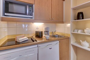 Apartamento estándar, 1 habitación | Cocina privada | Frigorífico, microondas, placa de cocina y lavavajillas