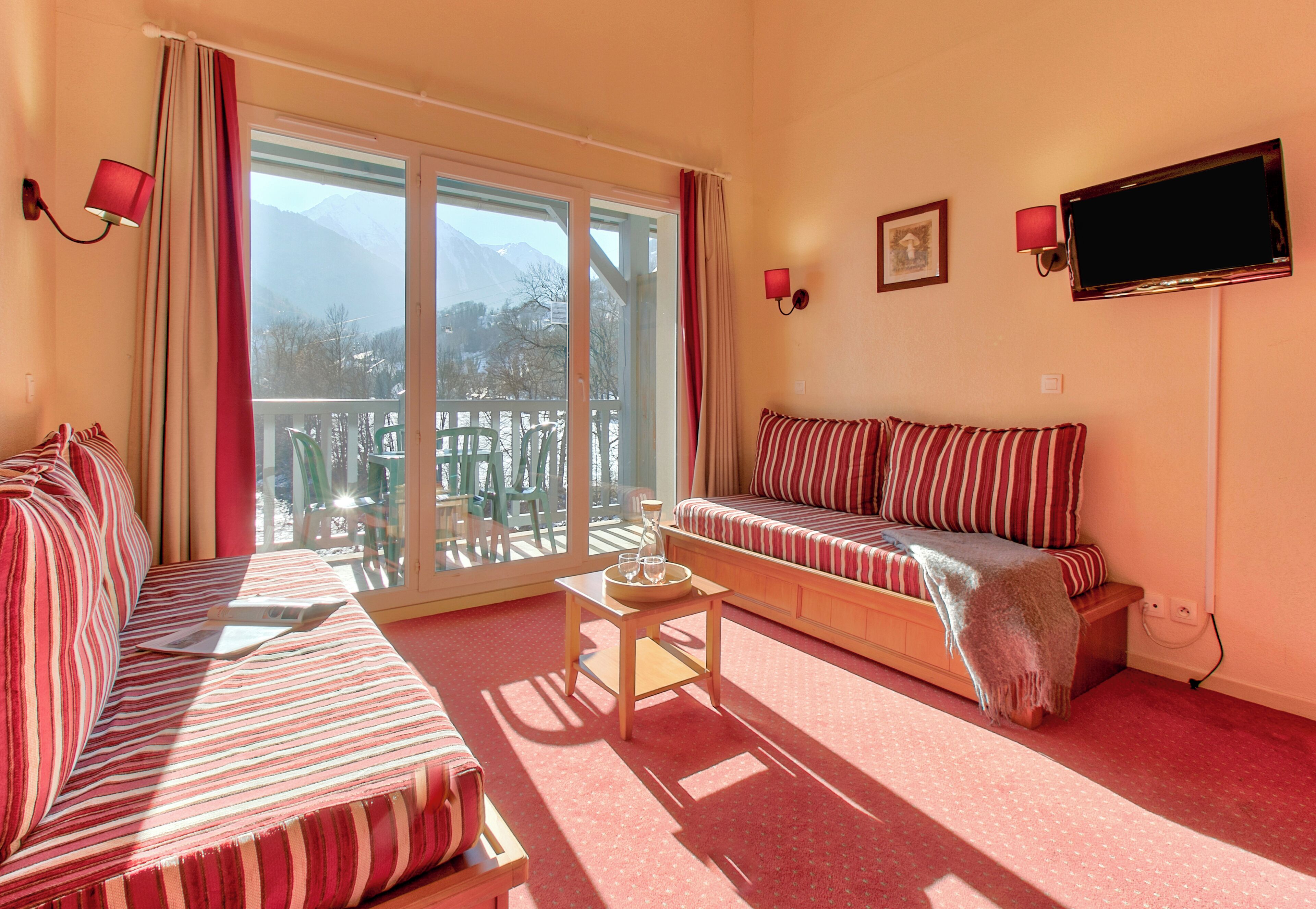 Apartment for 6 people  -1 bedroom + 1 sleeping area - Balcony | Living area