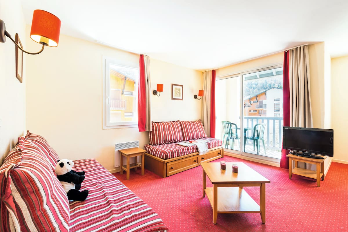 Standard-Apartment, 1 Schlafzimmer | Bügeleisen/Bügelbrett, Babybetten, kostenloses WLAN, Bettwäsche