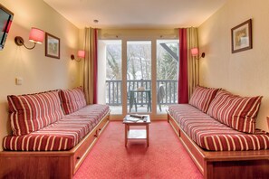 Apartment for 5 people - 1 bedroom - Balcony | Living area | Flat-screen TV - Pierre & Vacances Residence Les Rives de L'Aure (Saint-Lary-Soulan)