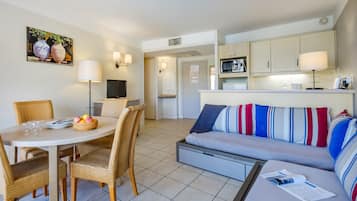 Apartment 6 people - 1 bedroom + 1 sleeping alcove - Air conditioned | Private kitchen | Fridge, microwave, stovetop, dishwasher
