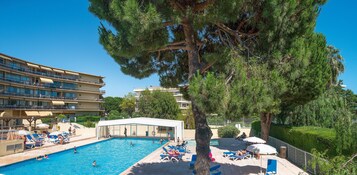 Seasonal outdoor pool, pool loungers