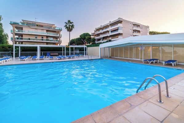 Seasonal outdoor pool, pool loungers