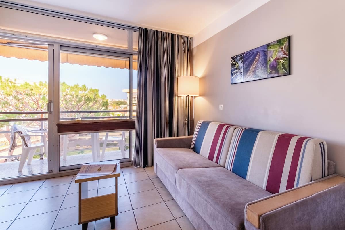 1 bedroom, in-room safe, iron/ironing board, cots/infant beds