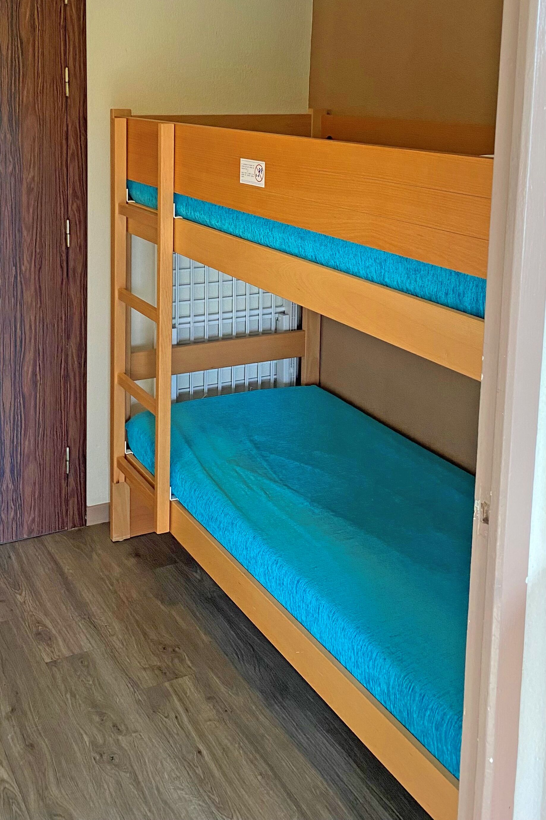 Estudio estándar, balcón | Tabla de planchar con plancha, wifi gratis y ropa de cama 