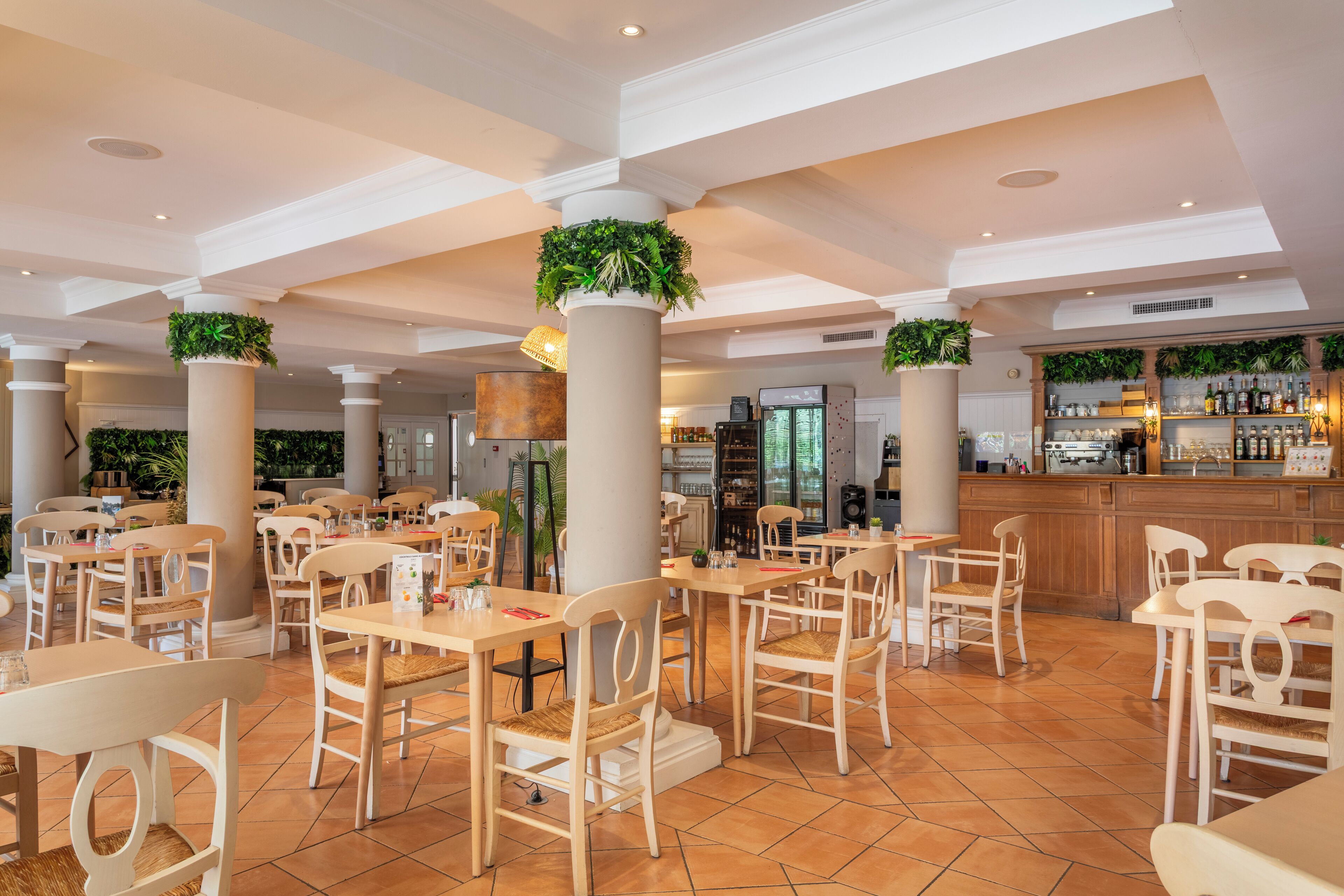 Se sirven desayunos, almuerzos y cenas; cocina regional