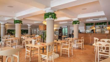 Frokost, lunsj og middag serveres, regionale retter