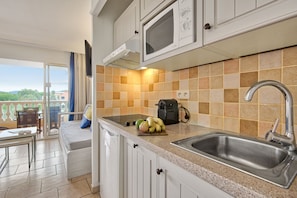 Appartement 4 personnes - 1 chambre - Terrasse ou balcon | Coin cuisine privé | Réfrigérateur, micro-ondes, plaque de cuisson, lave-vaisselle