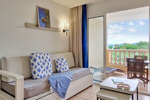 Apartment 4 people - 1 bedroom - Terrace or balcony | Living area | TV