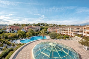 Seasonal outdoor pool, pool umbrellas, sun loungers