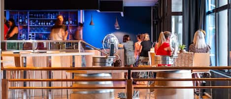 Cocktail bar