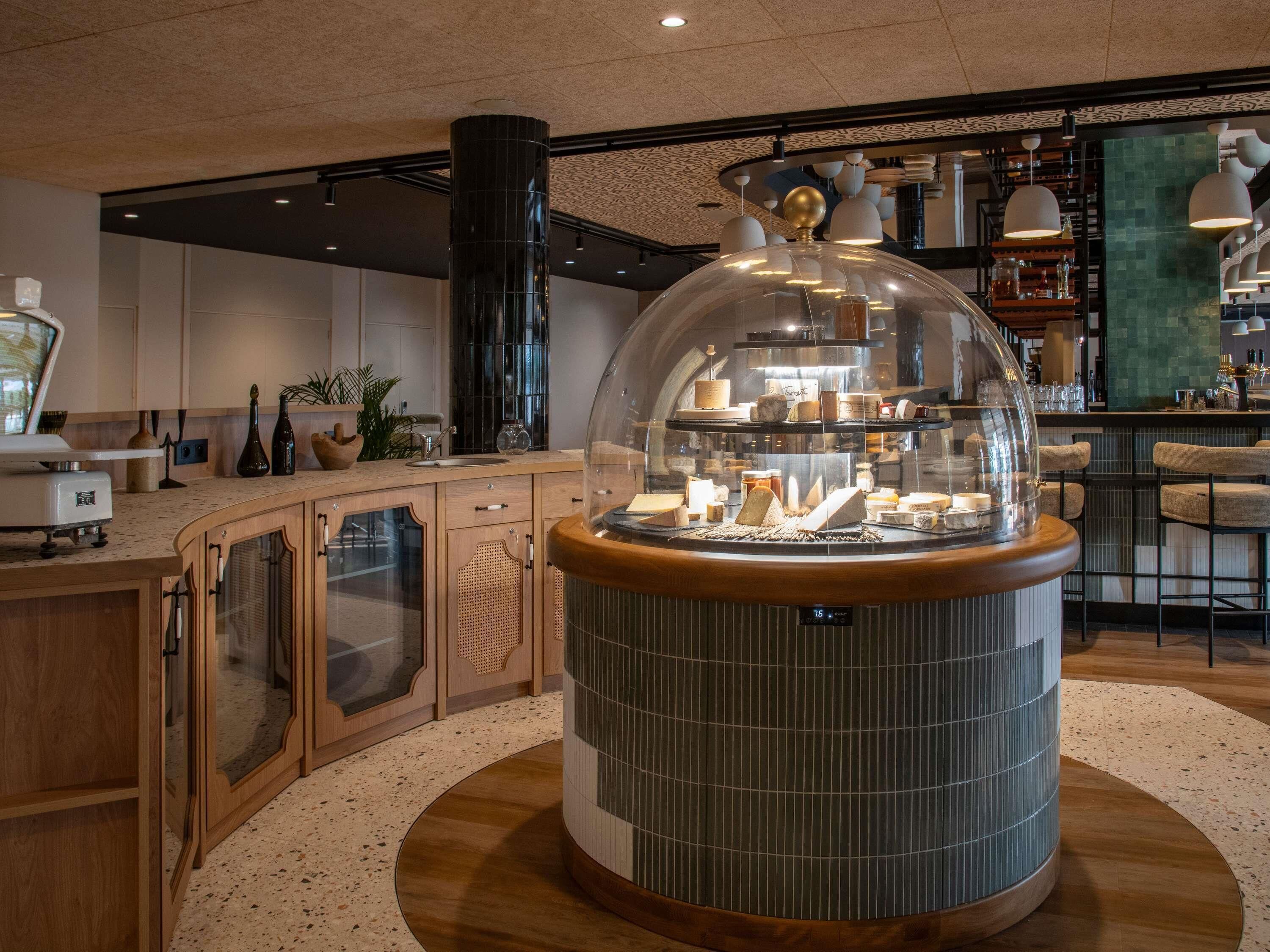 Déjeuner et dîner servis sur place