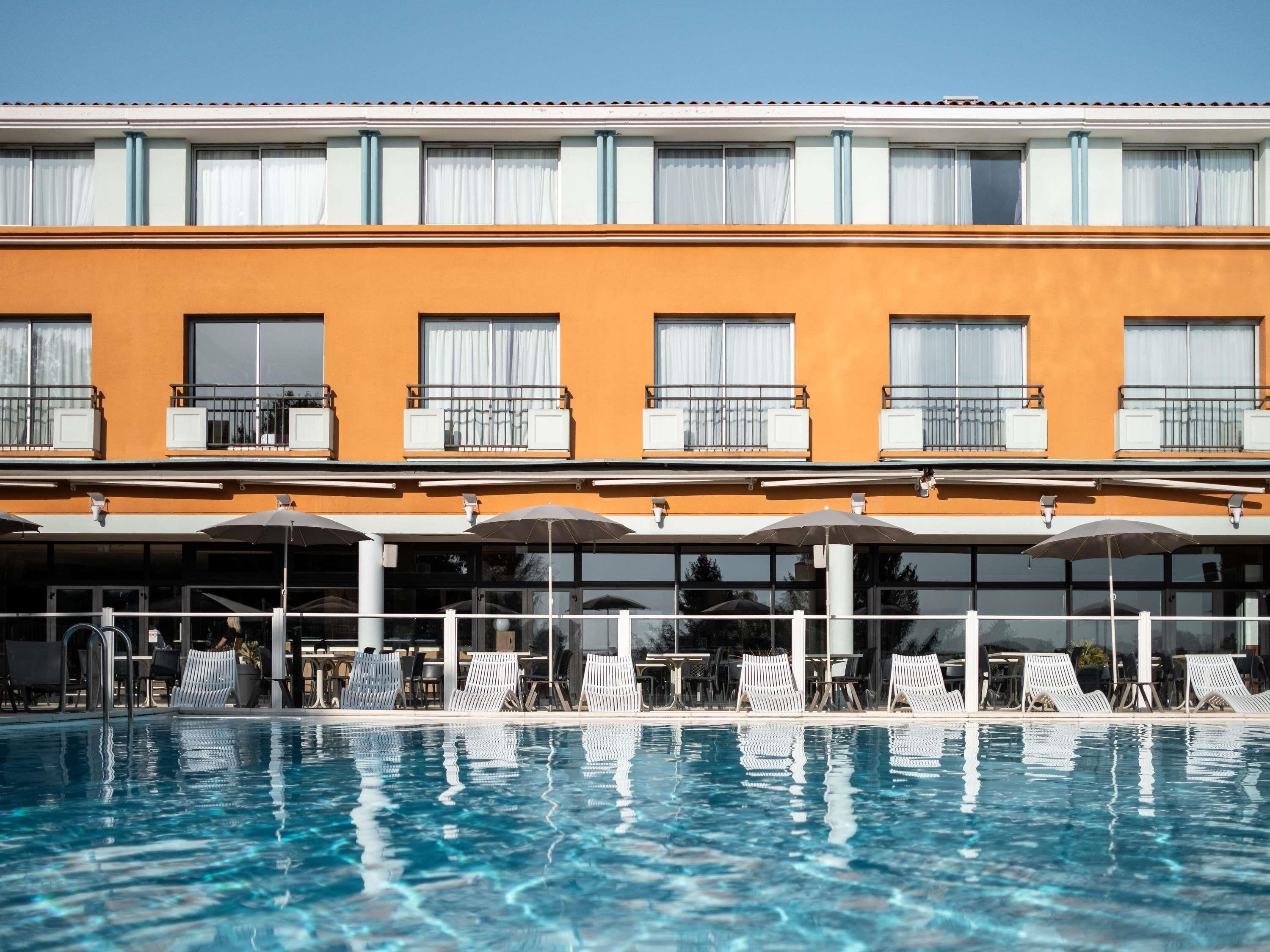 Seasonal outdoor pool, sun loungers