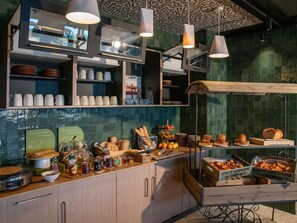 Desayuno buffet todos los días (con cargo) 