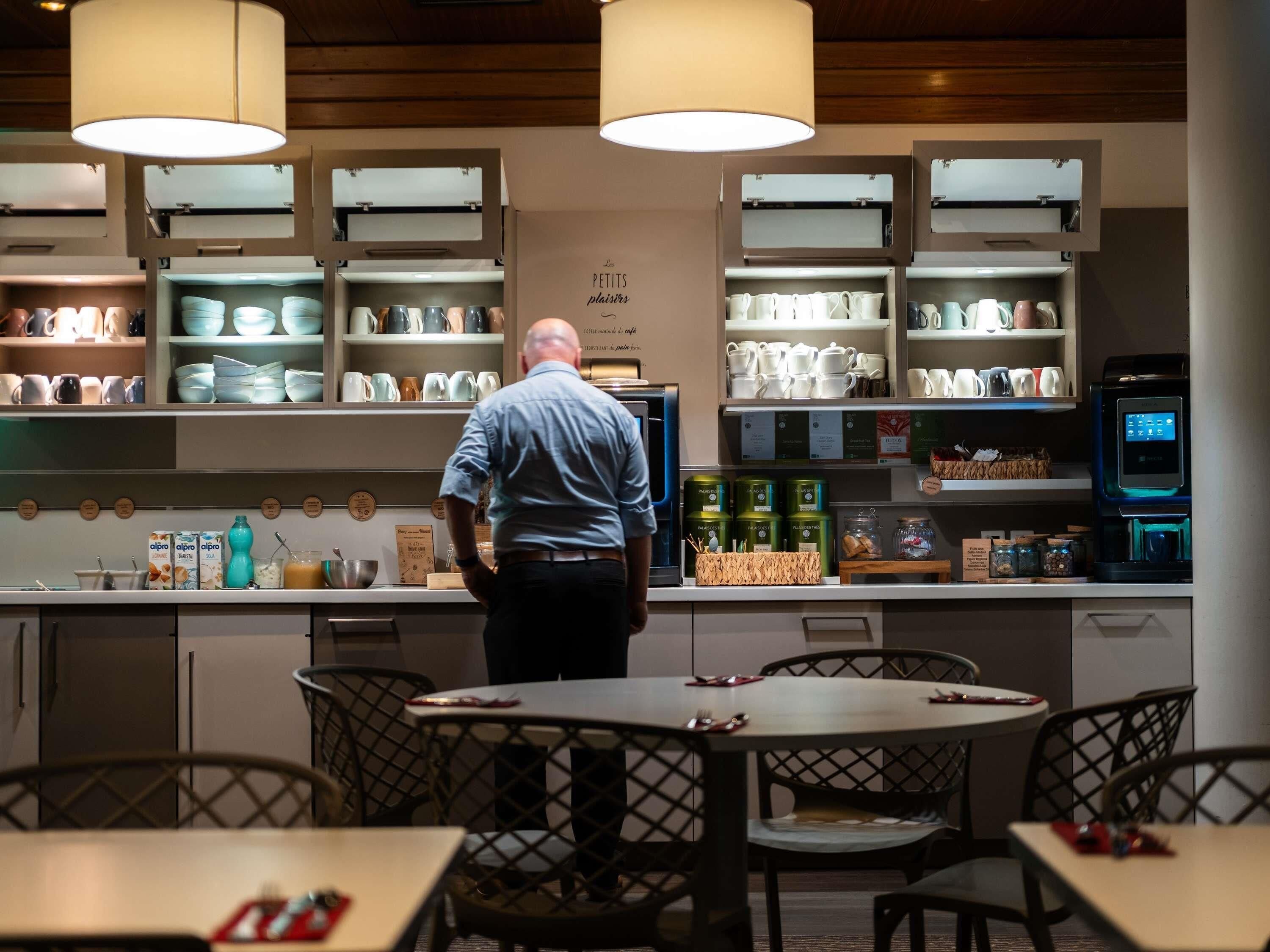 Petit déjeuner buffet (19.50 EUR par personne)