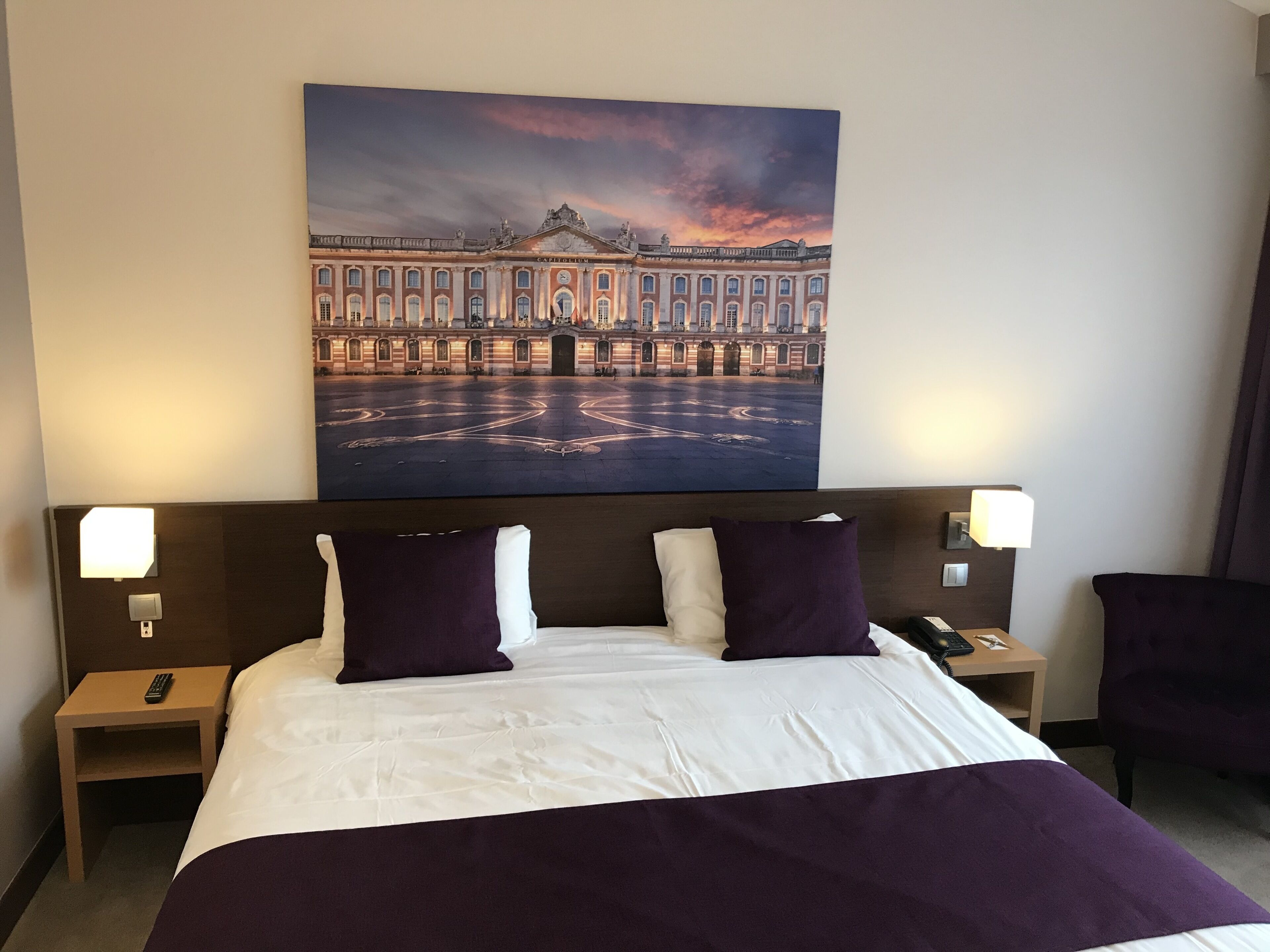 classic room, 1 double bed | minibar, in-room safe, desk, laptop workspace