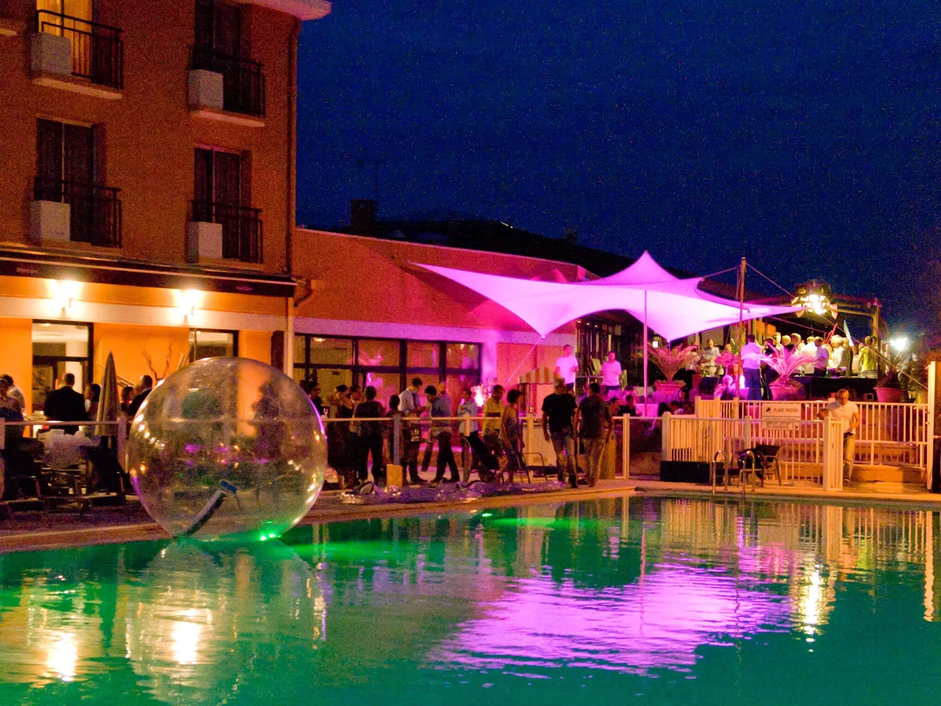 Déjeuner et dîner servis sur place, spécialités Cuisine régionale