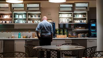 Daily buffet breakfast (EUR 19.50 per person)