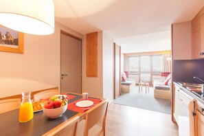 Appartement 6 personnes - 2 chambres | 거실 공간 | TV