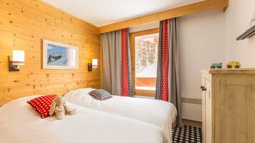 Apartment 5 people - 1 bedroom - balcony | In-room safe, cribs/infant beds, free WiFi, bed sheets