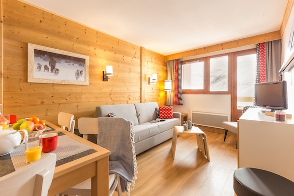 Apartment 9 people - 2 bedrooms + 1 sleeping alcove - balcony | Living area