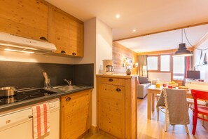 Appartement 4 personnes - 1 chambre | Cuisinette privée | Réfrigérateur, four à micro-ondes, surface de cuisson, lave-vaisselle