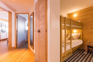 Appartement 6 personnes - 1 chambre + 1 coin nuit - balcon | Aire de séjour | Téléviseur à écran plat