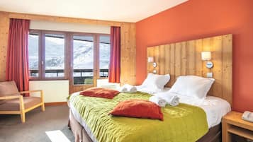 Minibar, brankas, tirai kedap cahaya, dan tempat tidur bayi gratis