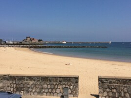 Una playa cerca