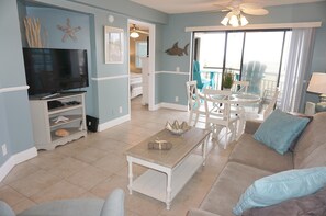 Huoneisto | Oleskelualue | Taulutelevisio, DVD-soitin