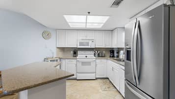 Standard Condo | Private kitchen | Full-size fridge, microwave, stovetop, dishwasher