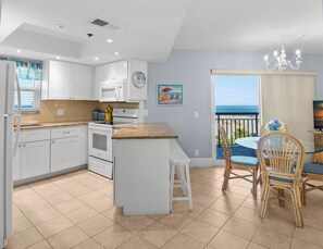 Private kitchen - Gulf Strand Resort (St. Pete Beach)