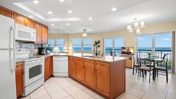 Deluxe Condo, Ocean View | Individually decorated, individually furnished, soundproofing