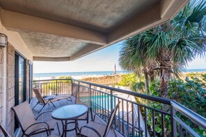 Condo Deluxe, vista a la playa | Terraza o patio